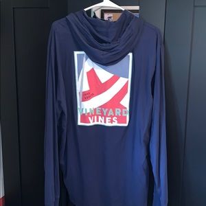 Size large Vineyard Vines light weight sweater
